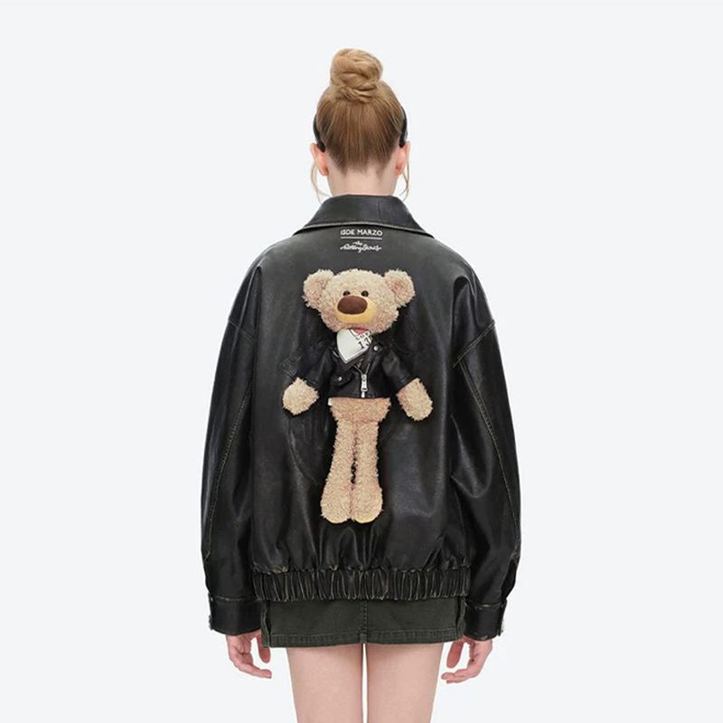 Lin Yitong's 13Demarzo Rolling Stones Collaboration Series Distressed Teddy Faux Leather Jacket for Women, Autumn 2026 Style Lin Yitong's 13Demarzo Rolling Stones Collaboration Series Distressed Teddy Faux Leather Jacket for Women, Autumn 2026 Style