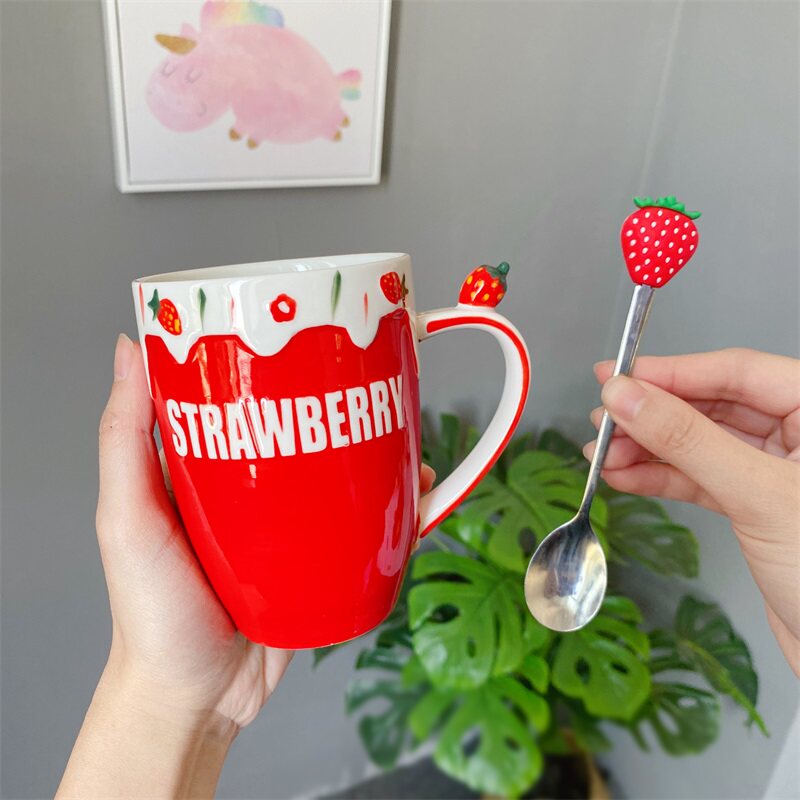 Girl heart three-dimensional strawberry Cute ceramic water Cup Net red coffee cup super cute mug cup breakfast cup with spoon