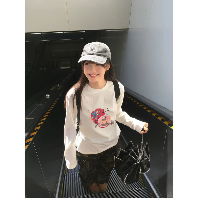 American Retro Style White Long-Sleeve T-Shirt for Women, Thin Autumn Base Layer Top for Petite Women, Can Be Worn Alone or as an Inner Layer American Retro Style White Long-Sleeve T-Shirt for Women, Thin Autumn Base Layer Top for Petite Women, Can Be Worn Alone or as an Inner Layer