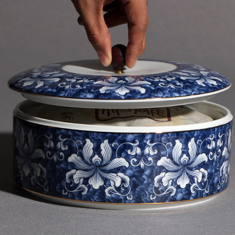 Divine carving tea box blue and white porcelain large tea pot Kung Fu tea set Pu'er tea cake storage tea pot storage box cup washing tea washing