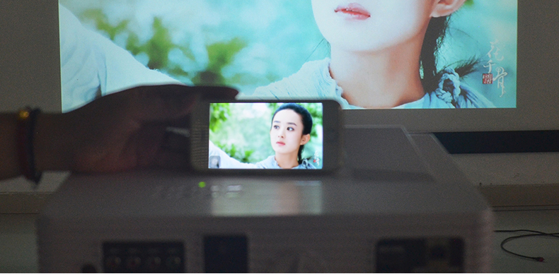 炮 Máy chiếu gia đình máy chiếu HD 1080p điện thoại di động không dây wifi rạp hát gia đình