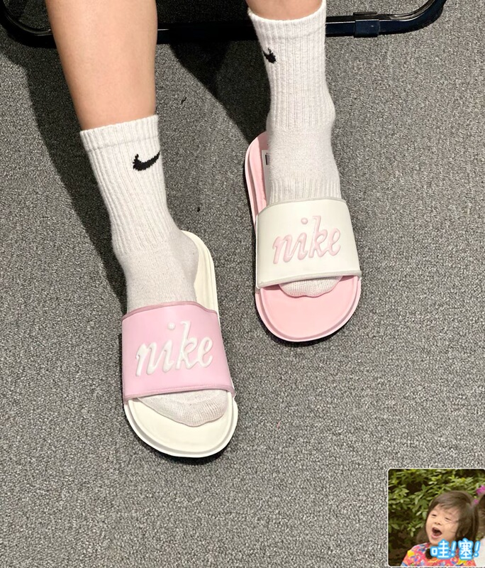 Authentic Nike Women's Comfortable White and Pink Stylish Casual Non-Slip Slippers Fq7646-104