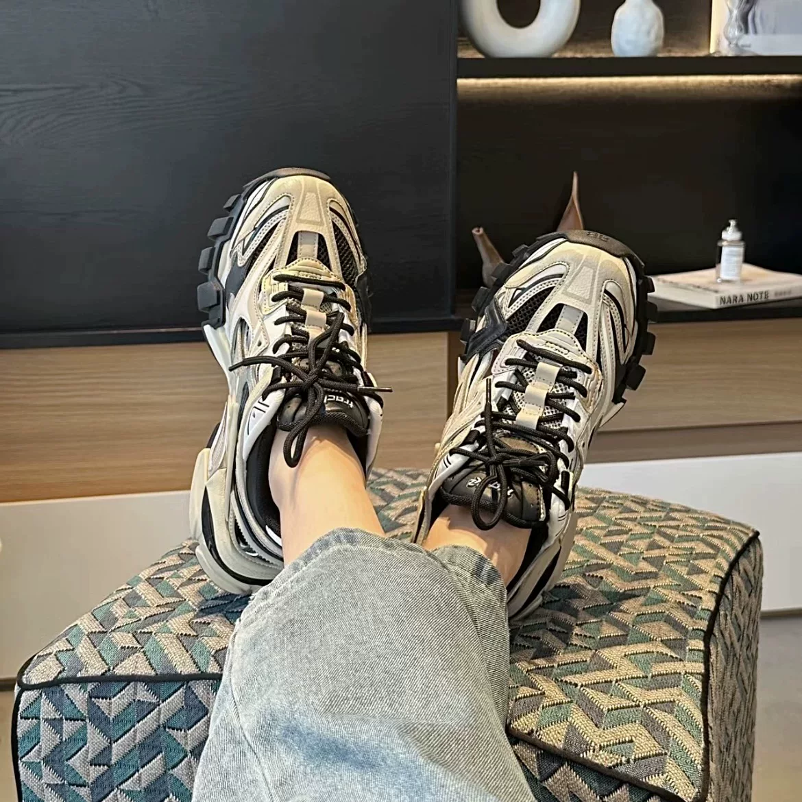 Balenciaga Track2.0 second generation sports and casual dad shoes black brown black