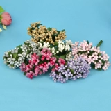 Заявление с чистями цветочных материалов.