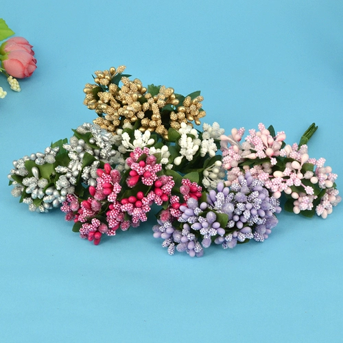 Заявление с чистями цветочных материалов.