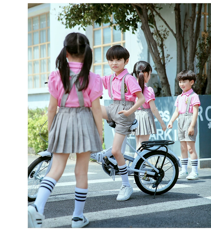 New Mẫu giáo Đồng phục Vườn Đồng phục Trường học Bộ quần áo Dây đeo Anh Gió mùa hè Mùa hè Học sinh Điệp khúc Quần áo Màu hồng - Đồng phục trường học / tùy chỉnh thực hiện quần áo đồng phục học sinh mùa hè