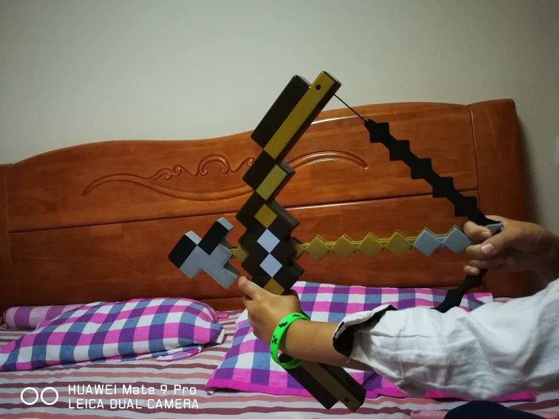 Minecraft đồ chơi cung và vũ khí mũi tên thế giới của tôi có thể phóng ra trò chơi với cùng một món quà vũ khí nhân vật trẻ em - Game Nhân vật liên quan