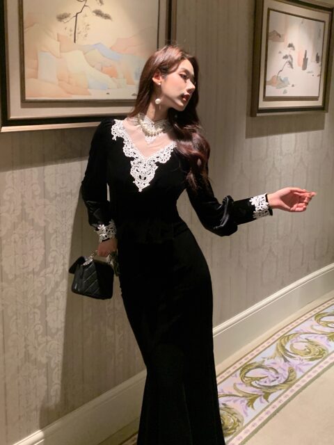 Hollinba Lace Trim V-Neck Velvet Unique Top for Women, Autumn/Winter 2025 New Style Inner Layer Base Shirt
