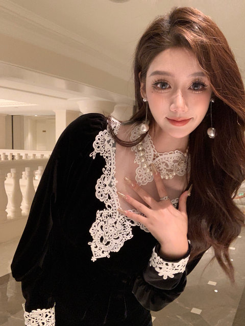 Hollinba Lace Trim V-Neck Velvet Unique Top for Women, Autumn/Winter 2025 New Style Inner Layer Base Shirt