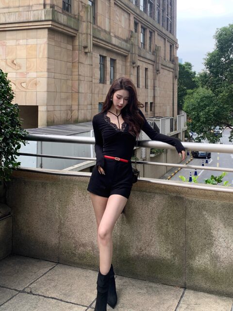 Hollinna Eyelash Lace V-Neck Knitted Base Shirt for Women, Autumn and Winter 2025 New Style, Slimming and Versatile Top