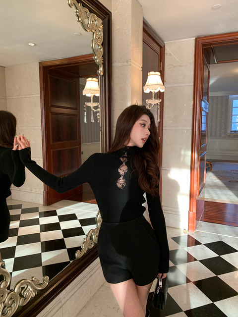 Hollinna Elegant Lace Patchwork Knit Sweater for Women, Autumn/Winter 2025 New Style, Waist-Cinching Slim-Fit Base Layer Top