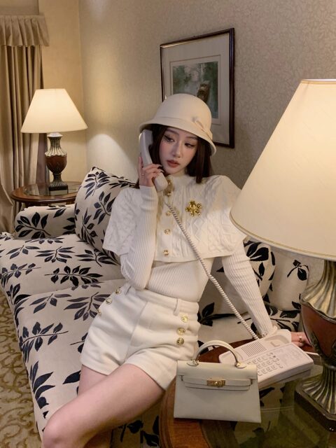 Hollin Half-High Collar Knitted Base Shirt for Women, Suitable for Spring and Autumn, Can Be Worn as an Outer Layer, Sweater with Shawl Design, Elegant Inner Top