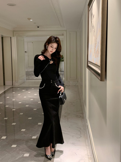 Hollin Diamond Chain Black Denim Skirt for Women Spring and Autumn 2025 New High-Waisted Ruffled Mid-Length Skirt Fishtail Skirt