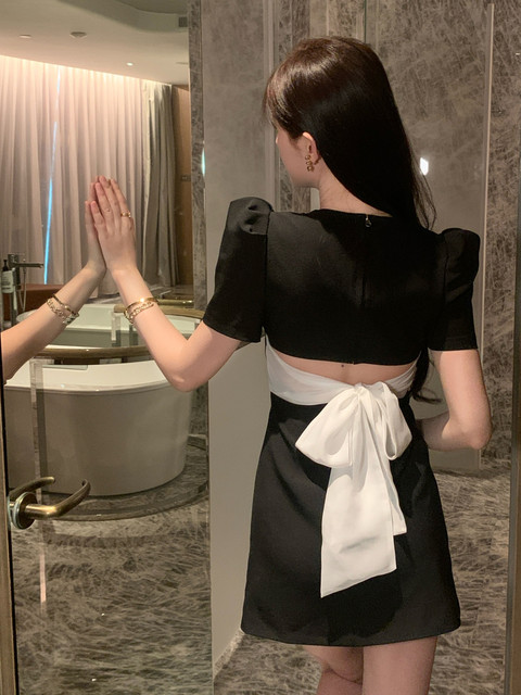 Hollin Square Neck Short-Sleeved Black Dress Women's Summer 2025 New Waist Slimming Look Niche Design Short Skirt