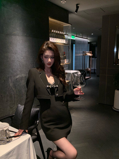 Hollin Rhinestone U-Neck Suspender Dress for Women, Spring and Autumn 2025 New Style, Socialite Style, High-End Waist-Cinching Short Skirt