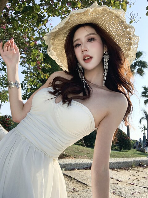 Hollin Stylish White Tube Top for Women, Summer Outerwear with Chest Pad, Unique Design, Trendy for Beach Vacation