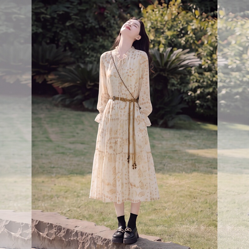 French-Style Gentle Apricot Floral V-Neck Tie Dress for Women with Printed Pattern, Waist-Cinching, Long-Sleeved, Slimming, and Suitable for Commuting