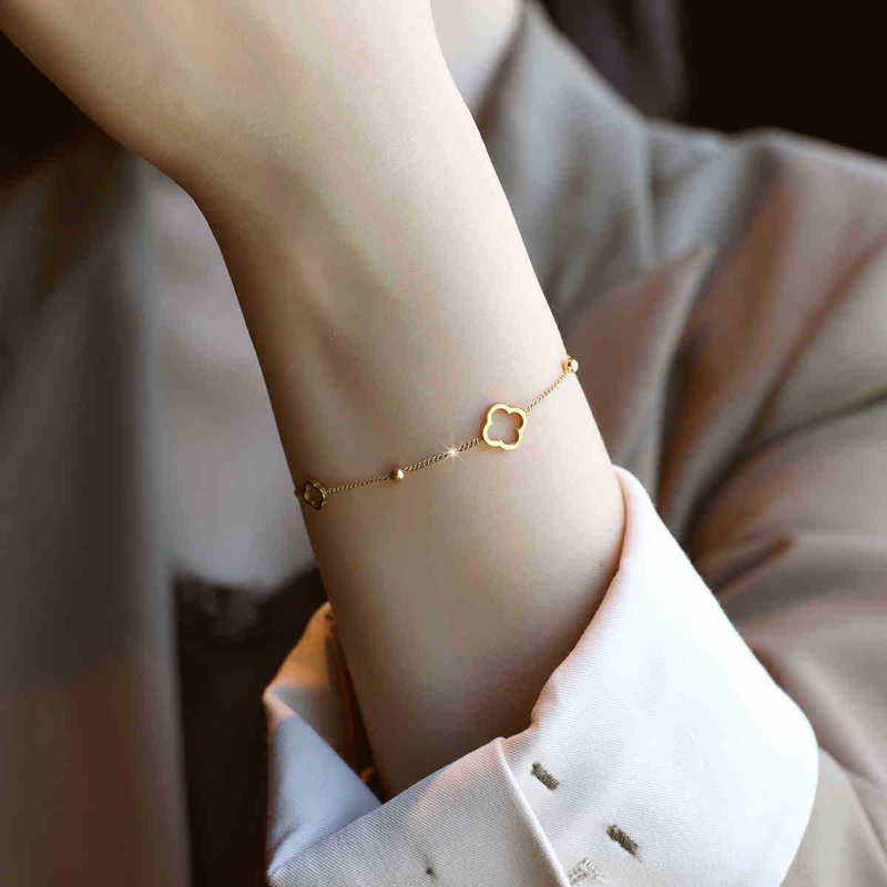 Light Luxury, Simple Hollow Four-Leaf Clover Titanium Steel Bracelet for Women, Fashionable Niche Design, Exquisite New Style Jewelry That Does Not Fade Light Luxury, Simple Hollow Four-Leaf Clover Titanium Steel Bracelet for Women, Fashionable Niche Design, Exquisite New Style Jewelry That Does Not Fade