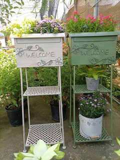 Outdoor Wrought Iron Metal Mailbox Flower Stand, Vintage-Style Floor-Standing Garden Decoration Prop, Three-Tier Flower Box Storage Rack