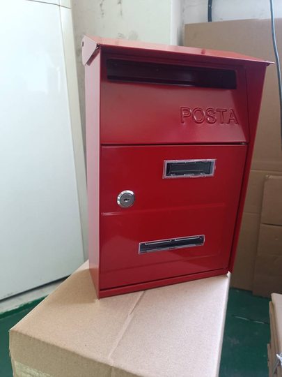 Retro European style outdoor wall-mounted mailbox with lock iron metal handmade mailbox outdoor opinion box psychological mailbox