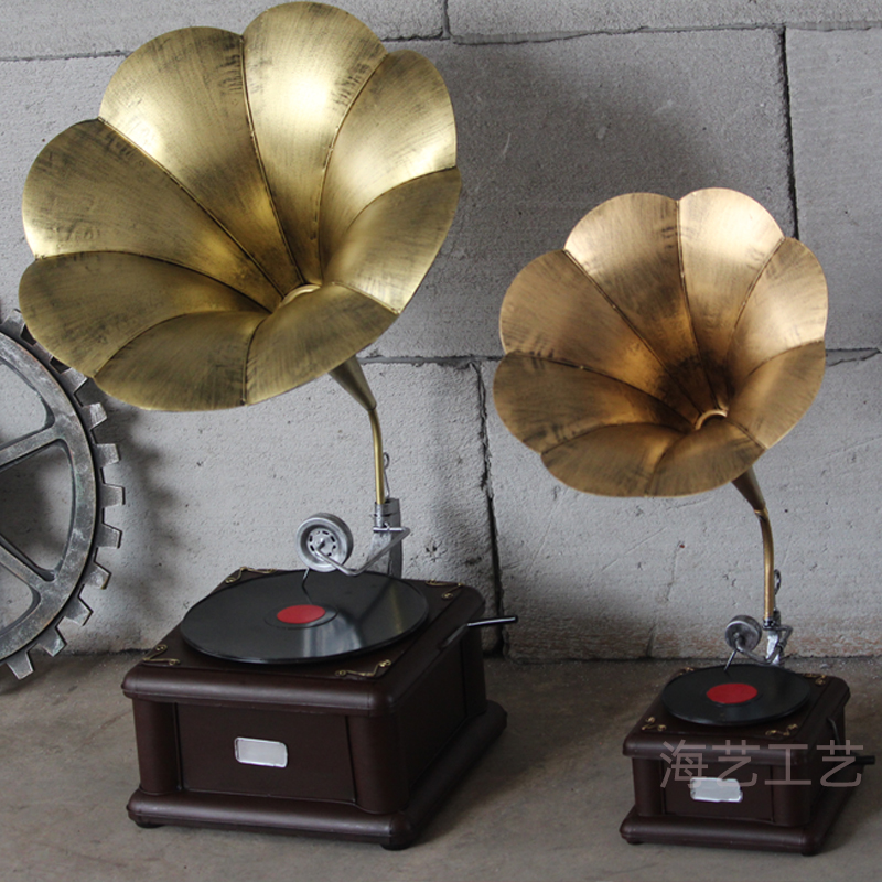 Retro Gramophonic Machine Record Machine Horn Swing Piece Iron Art Manual Craft Gift Pendulum Decorated Bar Shop Window Decoration Shake props