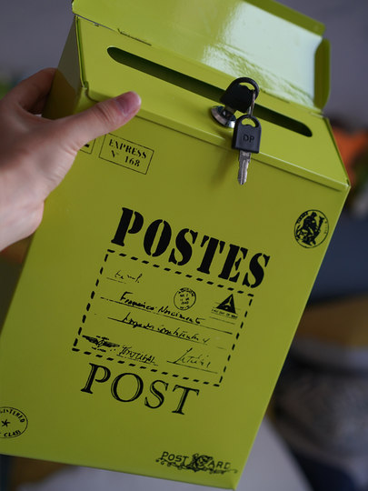 Creative iron belt lock mailbox, American mailbox piggy bank suggestion box, wall-mounted pastoral style letter box ready for sale