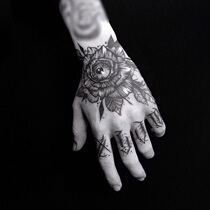 (A copy of 2) flower hand tattoo stickers waterproof male durable hand back hand simulation tide European and American Rose Society