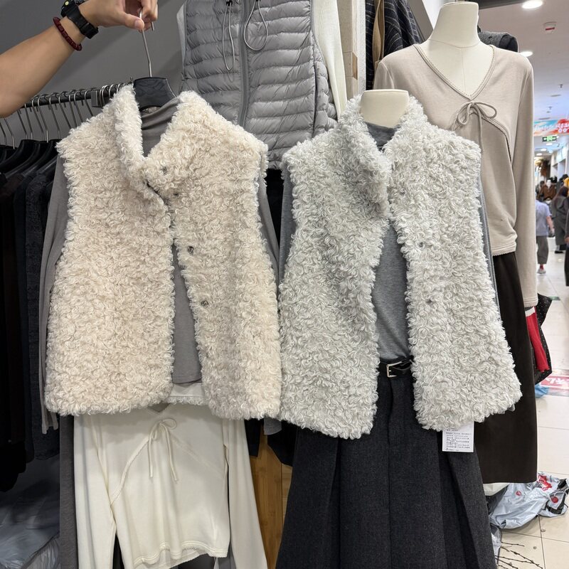Korean-Style Lamb Wool Vest for Women, Lamb Fleece, 2026 Autumn New Style, Stylish and Versatile, Perfect for Petite Figures, Very Attractive Korean-Style Lamb Wool Vest for Women, Lamb Fleece, 2026 Autumn New Style, Stylish and Versatile, Perfect for Petite Figures, Very Attractive