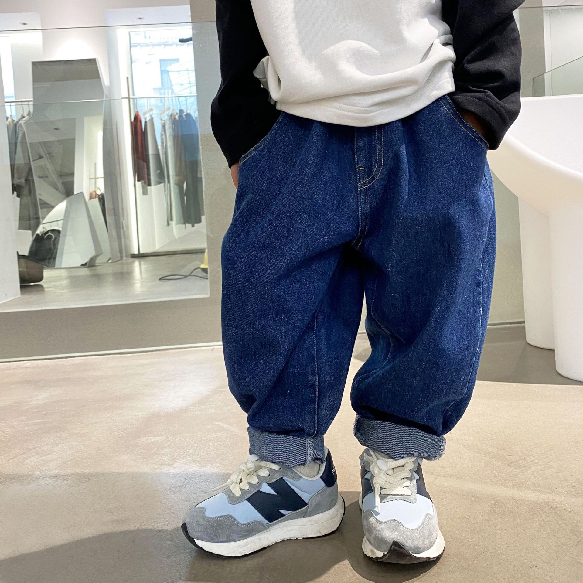 Boy Chun-style jeans boy 2022 new Korean version 100 hitch long pants male baby spring casual loose pants