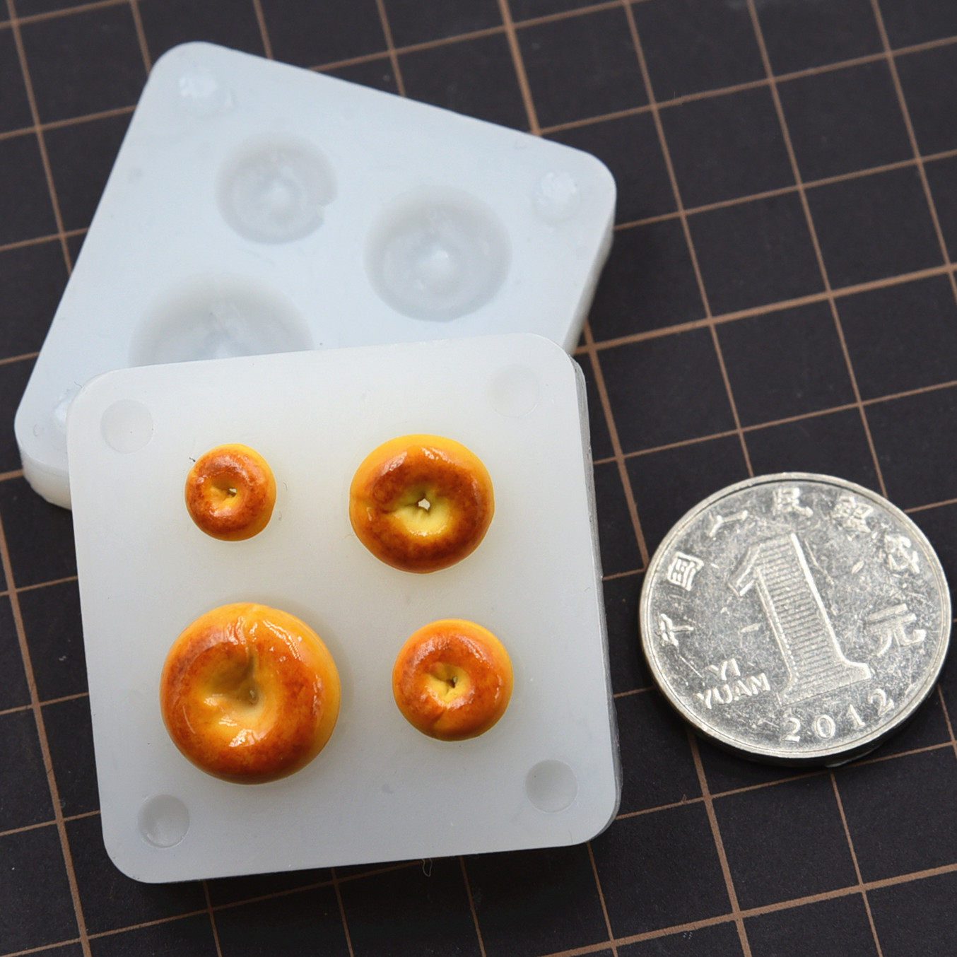 2026年微缩食玩模型火热！如何定制专属仿真水果面包模型？