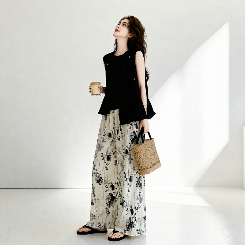 Very Beautiful Black Sleeveless Vest and Wide-Leg Pants Set for Women, Summer 2026 New Casual Fashion Two-Piece Set Very Beautiful Black Sleeveless Vest and Wide-Leg Pants Set for Women, Summer 2026 New Casual Fashion Two-Piece Set
