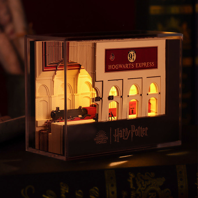 Haqiqiy Garri Potter To'qqiz va uch chorak 3D uch o'lchamli qog'oz o'ymakorligi Xogvarts qal'asida qog'ozga imzo qo'yish
