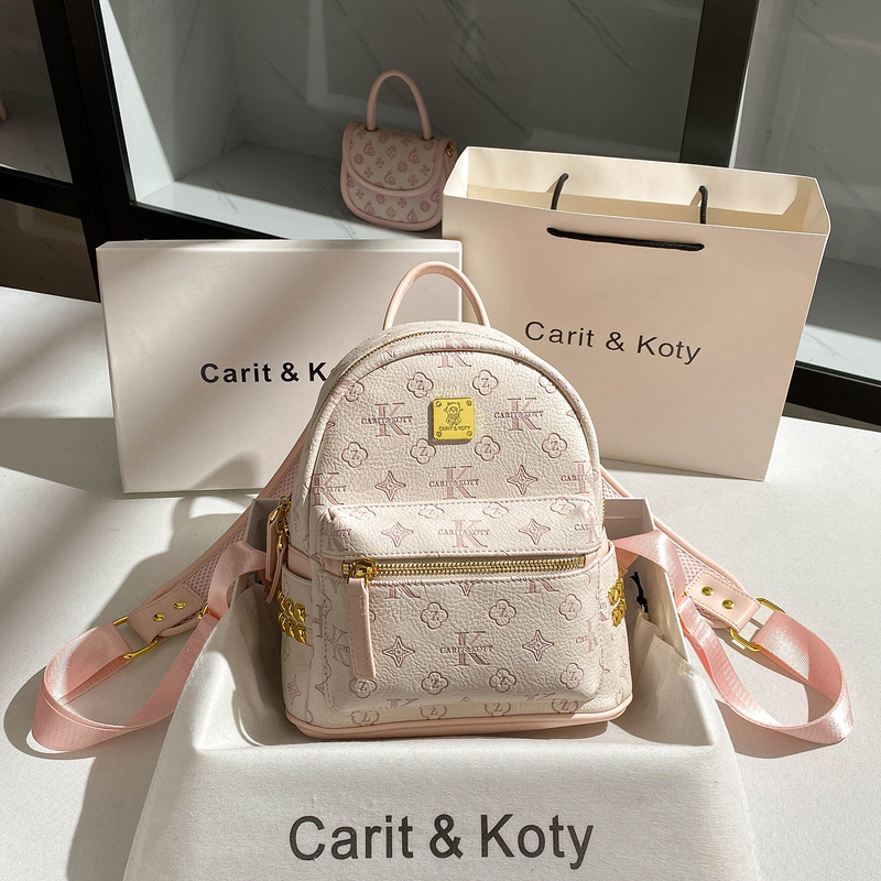 Carit Koty's Trendy Pink Backpacks for This Year, 2026 Autumn New Models, High-End Rivet Travel Backpacks Carit Koty's Trendy Pink Backpacks for This Year, 2026 Autumn New Models, High-End Rivet Travel Backpacks
