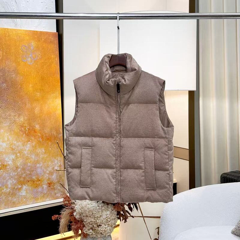 Luxeyee |   Mm White Goose down Filled Sleeveless Cashmere Vest Yyay26100318