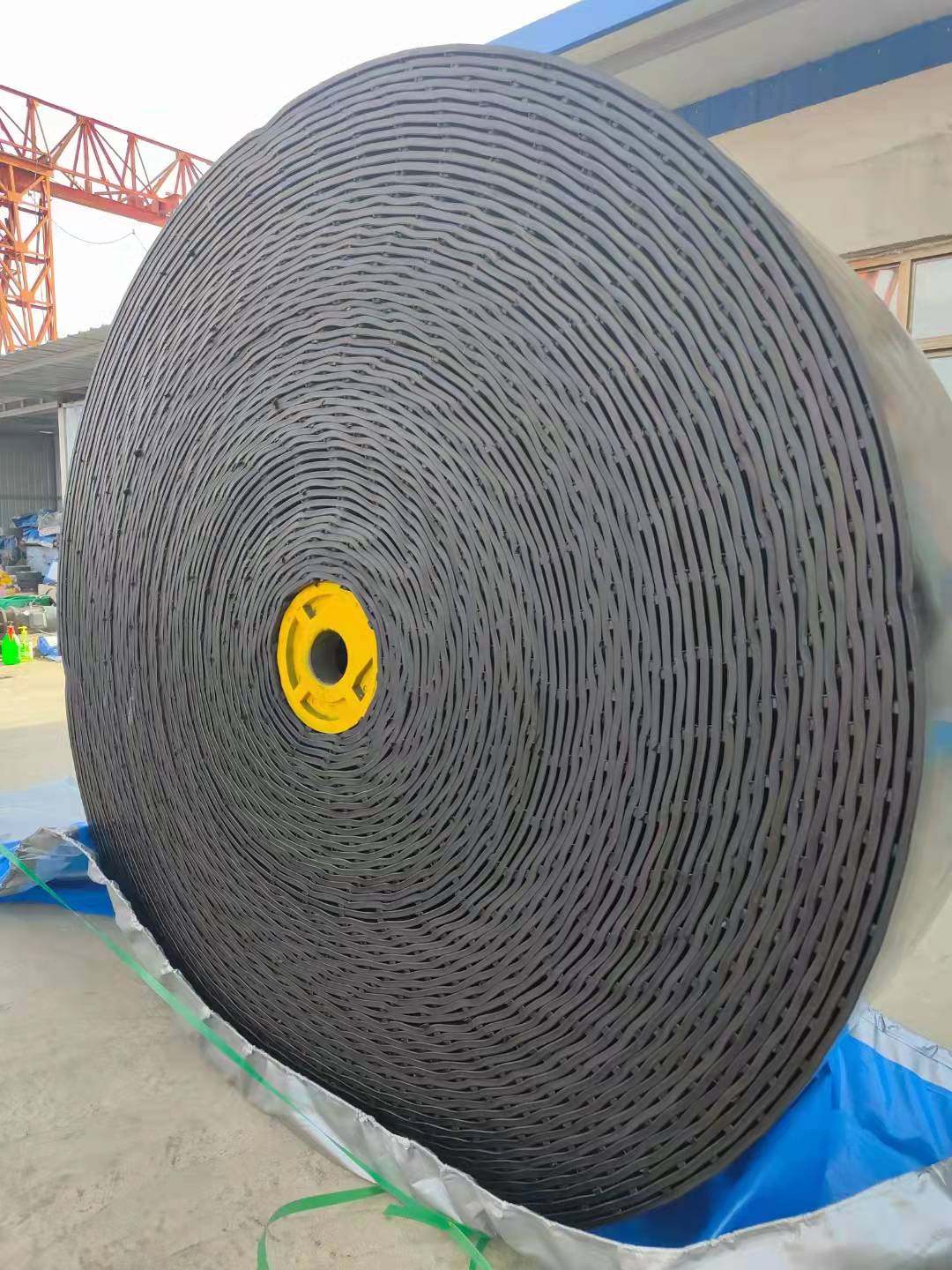 Rubber nylon upper convex herringbone textured conveyor belt small upper convex herringbone conveyor belt rim separator conveyor belt can be set