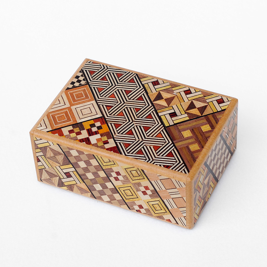 Japanese Hakone Famous Paraphernalia 4 Inch Secret Chest Traditional Wood Sheet Flower Splicing Craft Gift Decoration Gift