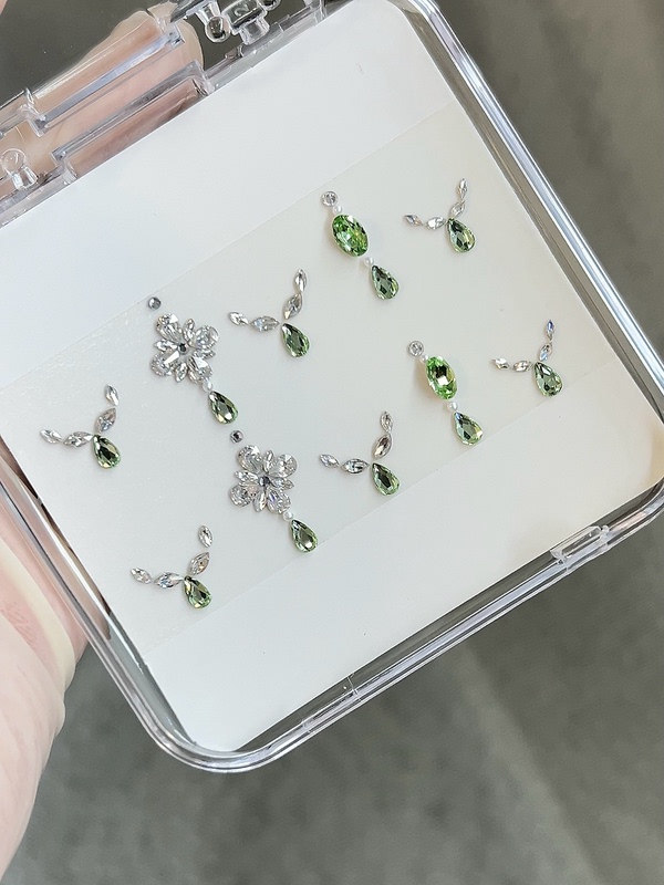 Dongzhou Nail Art Rhinestone Decoration Material Kit, Same Style as on Xiaohongshu, Popular Nail Combination Set, Rhinestone Kit, Super Sparkling Zircon Dongzhou Nail Art Rhinestone Decoration Material Kit, Same Style as on Xiaohongshu, Popular Nail Combination Set, Rhinestone Kit, Super Sparkling Zircon
