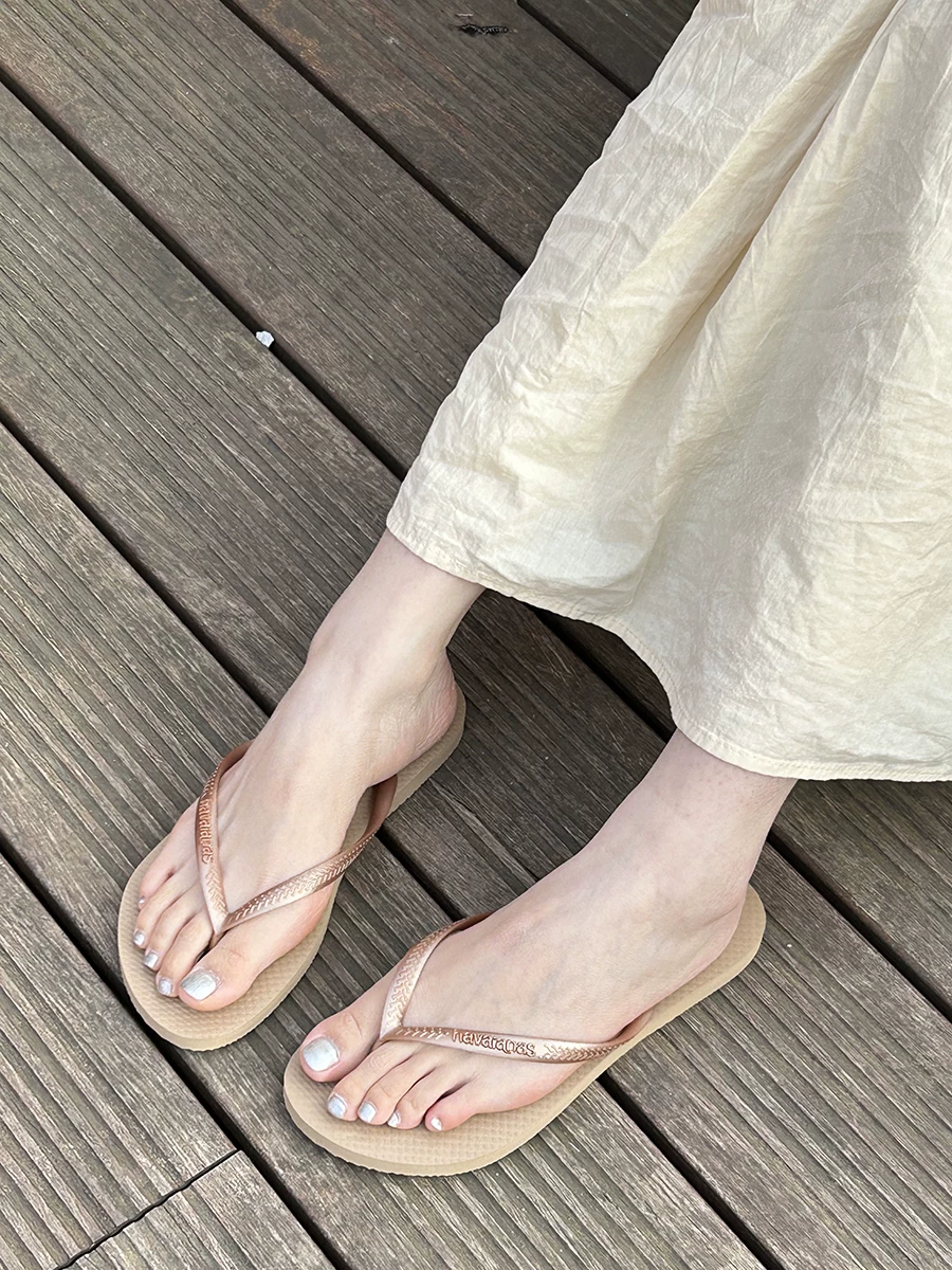 Шлепанцы Havaianas, нескользящие классические сланцы с тонким ремешком