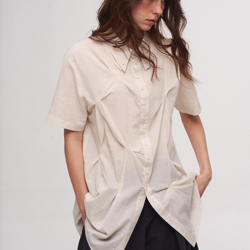 「凌雅Ilnya」差池_烟花 Short-Sleeved Shirt with Irregular Pleats in Linen