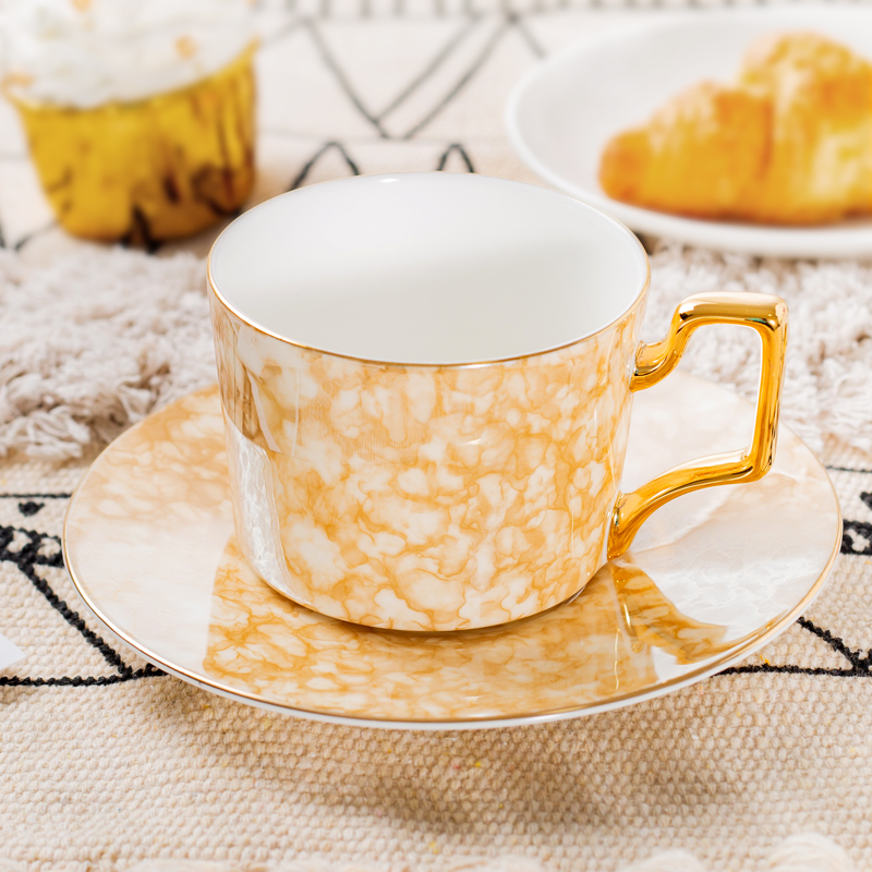 High - grade creative ceramic coffee cups and saucers European - style ins small wind key-2 luxury home ipads porcelain cup tea cups