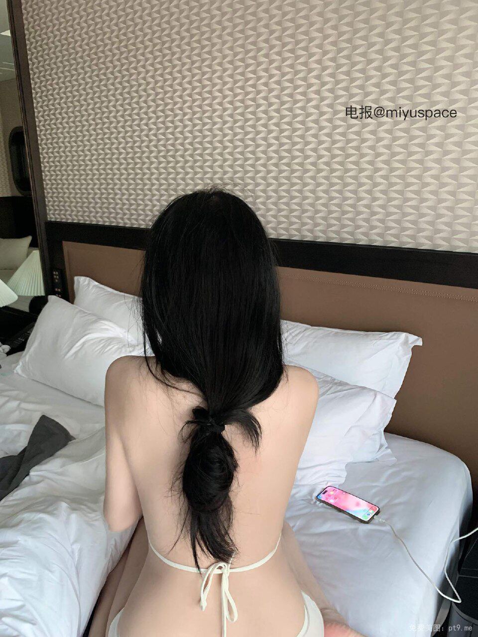 大雷诱惑｜泳池白色比基尼｜双马尾 超性感的一组~-品图吧