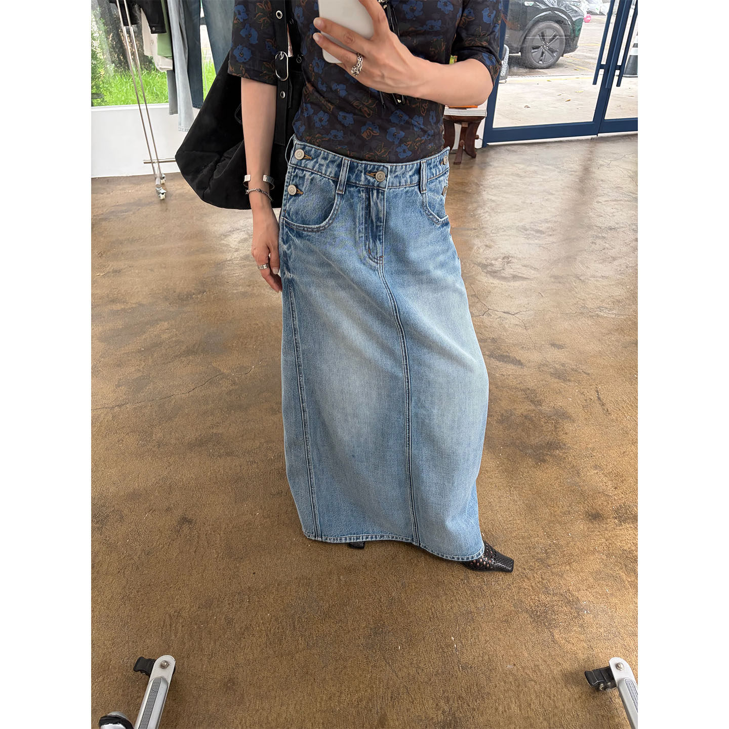 INAIEN笑笑家 "Санторини" прямая облегающая стройнящая джинсовая юбка с разрезом