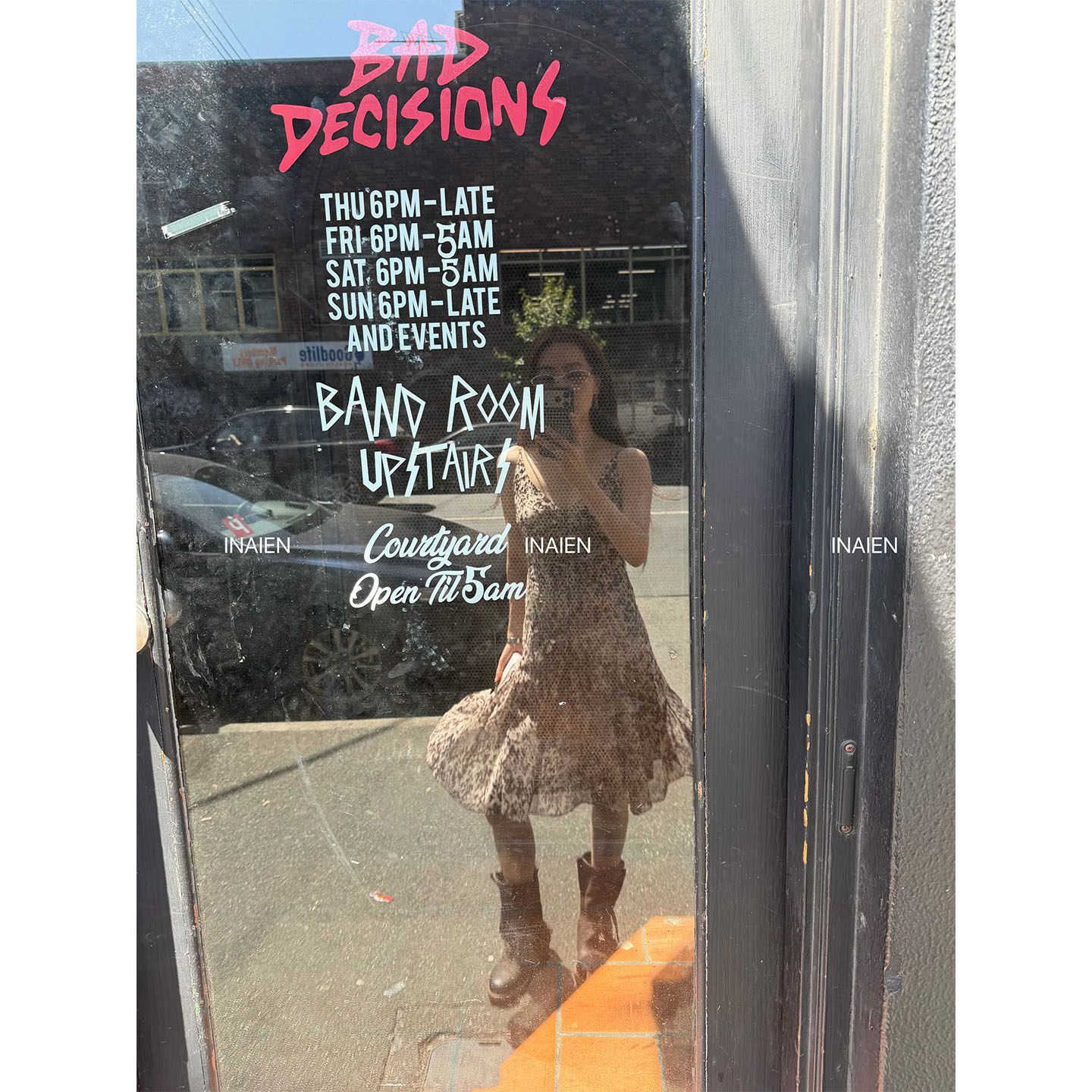 INAIEN笑笑家 винтажное леопардовое платье-сарафан с V-образным вырезом "重庆森林" весна 26