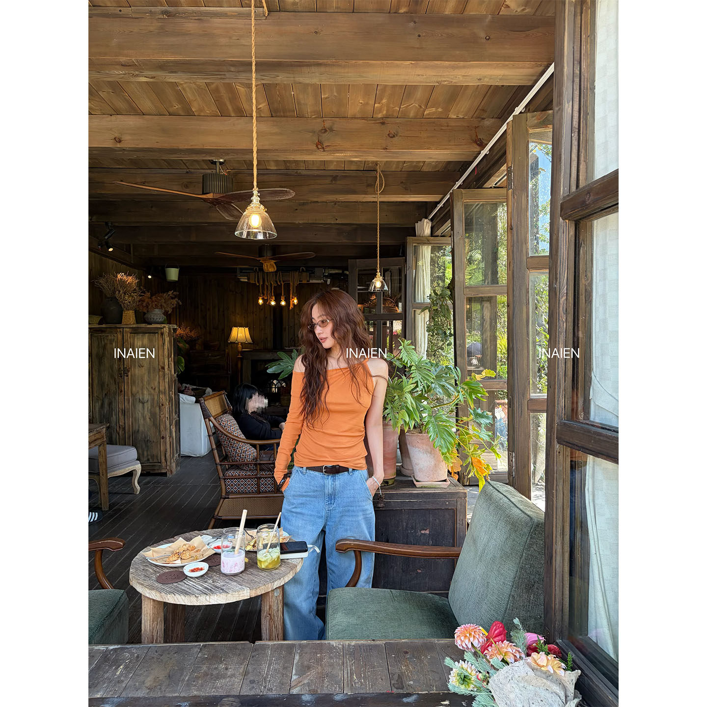 INAIEN笑笑家 стильные универсальные джинсы клеш с эффектом стирки