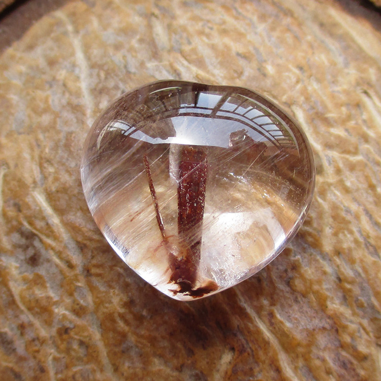 04 natural special parcel body crystal wrap red iron ore column crystal in crystal heart-shaped pendant nude stone characteristic mine tenders-Taobao