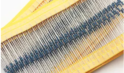 1 8W metal film resistance 1% photographed indicating the value of 1000