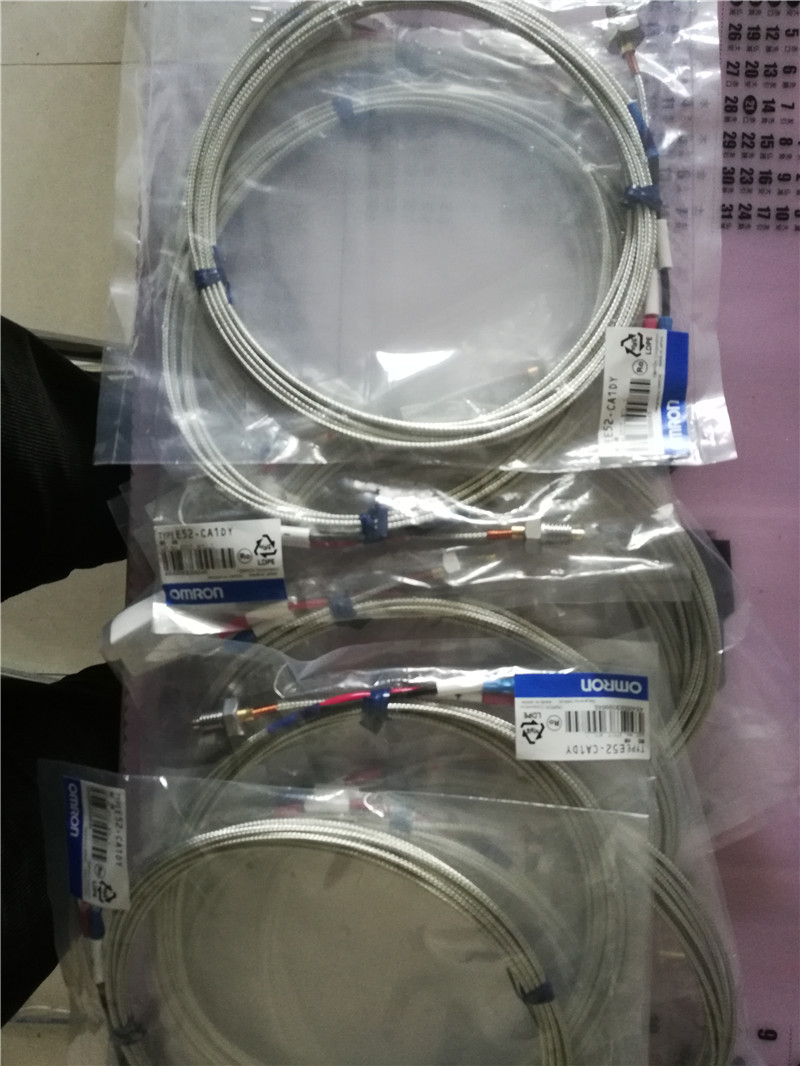 OMRONE52-P10GPF2M4M thermocouple OMRON Japan original imported temperature controller monitor sensor