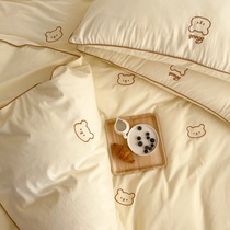 (Rich Mountain Strawberry) Small Fresh All Cotton Washed Cotton Small Bear Embroidery Four Sets Male main wind pure cotton sheet quilt cover