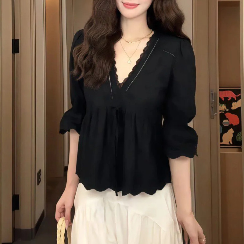 Plus-Size French Retro V-Neck Lace-Up Waist-Cinching Lace-Trimmed Shirt with Bell Sleeves for Summer, Trendy Design