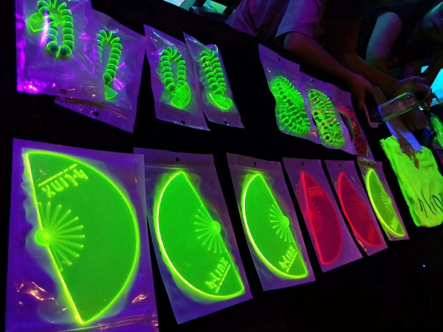 Fluorescent party glowing props Bar atmosphere props fluorescent earnailfluorescent necklace fluorescent bracelet fluorescent fan